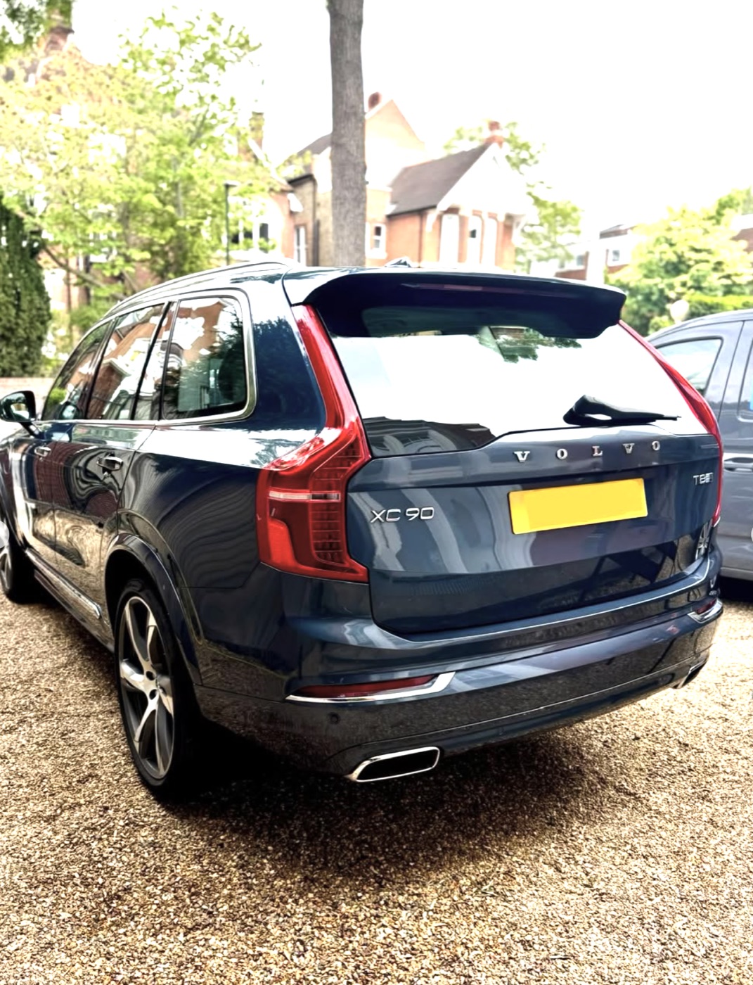 Customer car — Laura's driveway